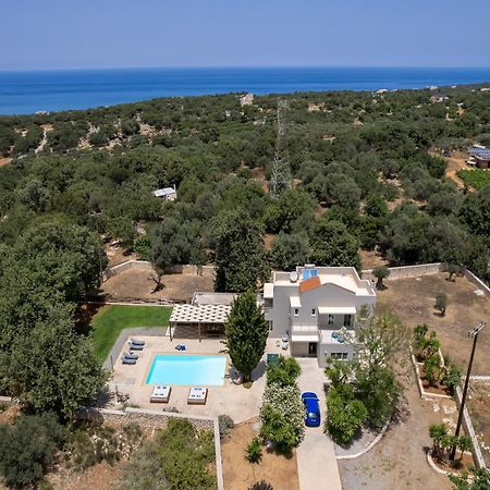 Villa Ellie - Heated Pool, Playground, Garden & Bbq! Vederoi Buitenkant foto