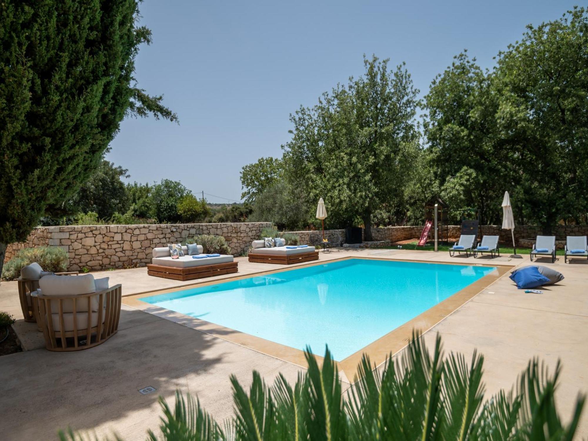 Villa Ellie - Heated Pool, Playground, Garden & Bbq! Vederoi Buitenkant foto