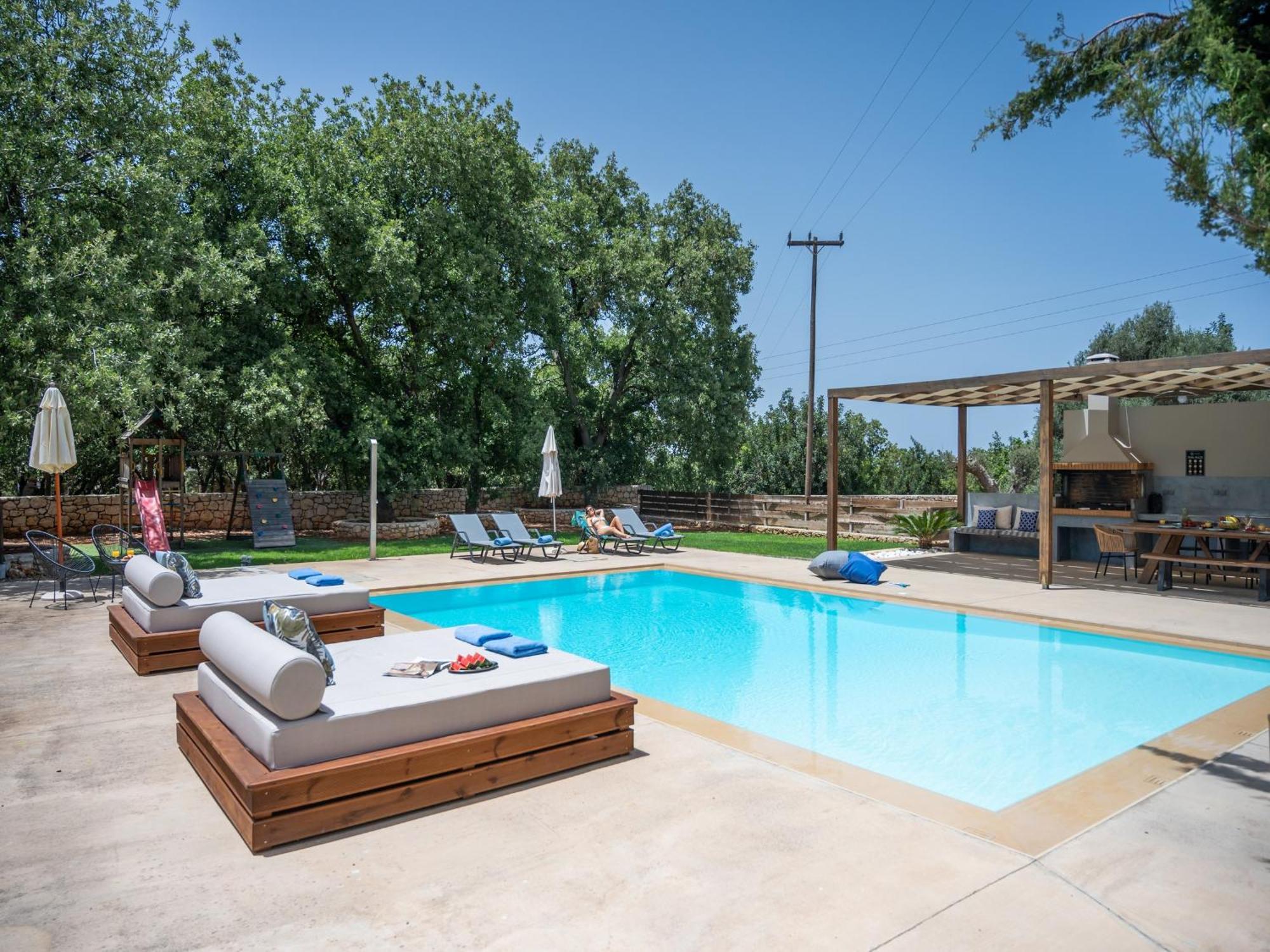 Villa Ellie - Heated Pool, Playground, Garden & Bbq! Vederoi Buitenkant foto