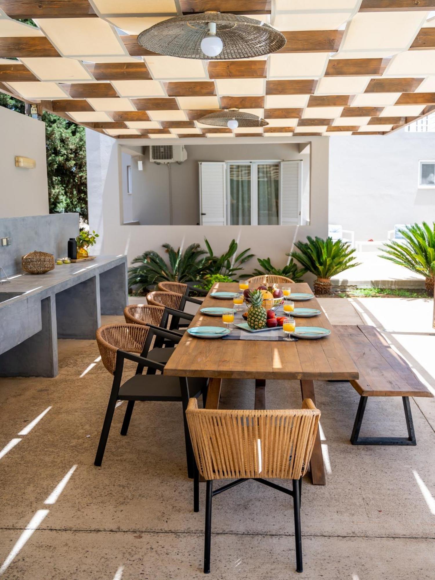 Villa Ellie - Heated Pool, Playground, Garden & Bbq! Vederoi Buitenkant foto