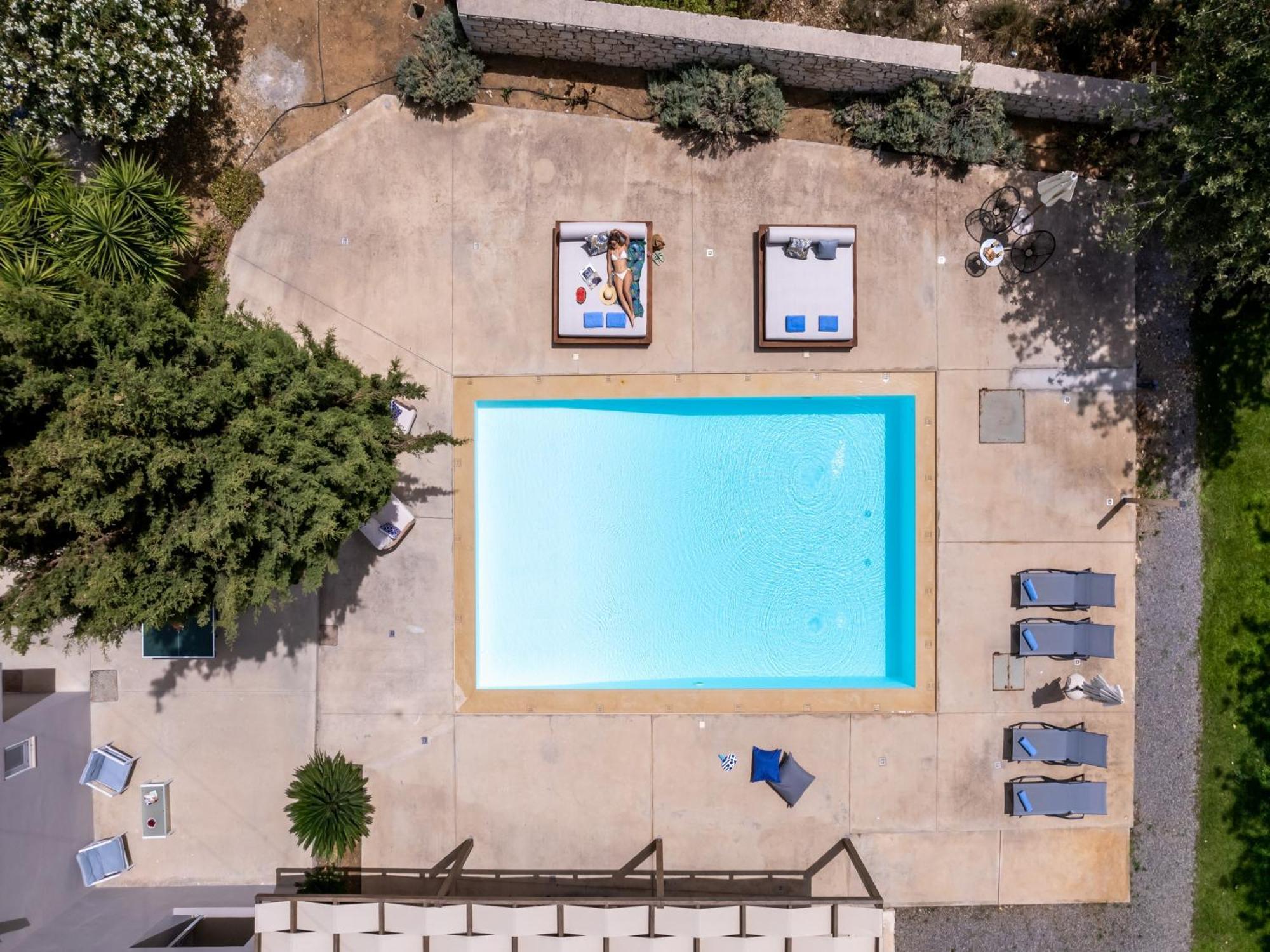 Villa Ellie - Heated Pool, Playground, Garden & Bbq! Vederoi Buitenkant foto