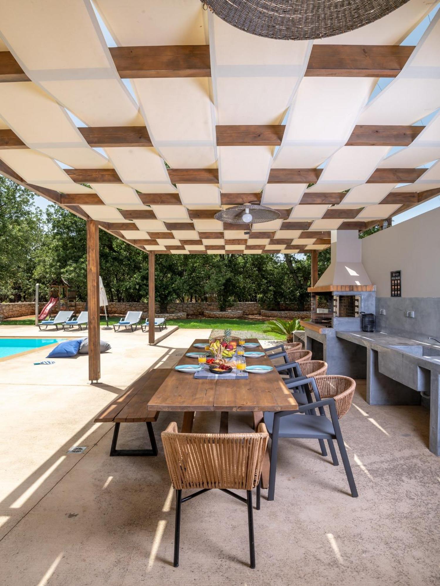 Villa Ellie - Heated Pool, Playground, Garden & Bbq! Vederoi Buitenkant foto