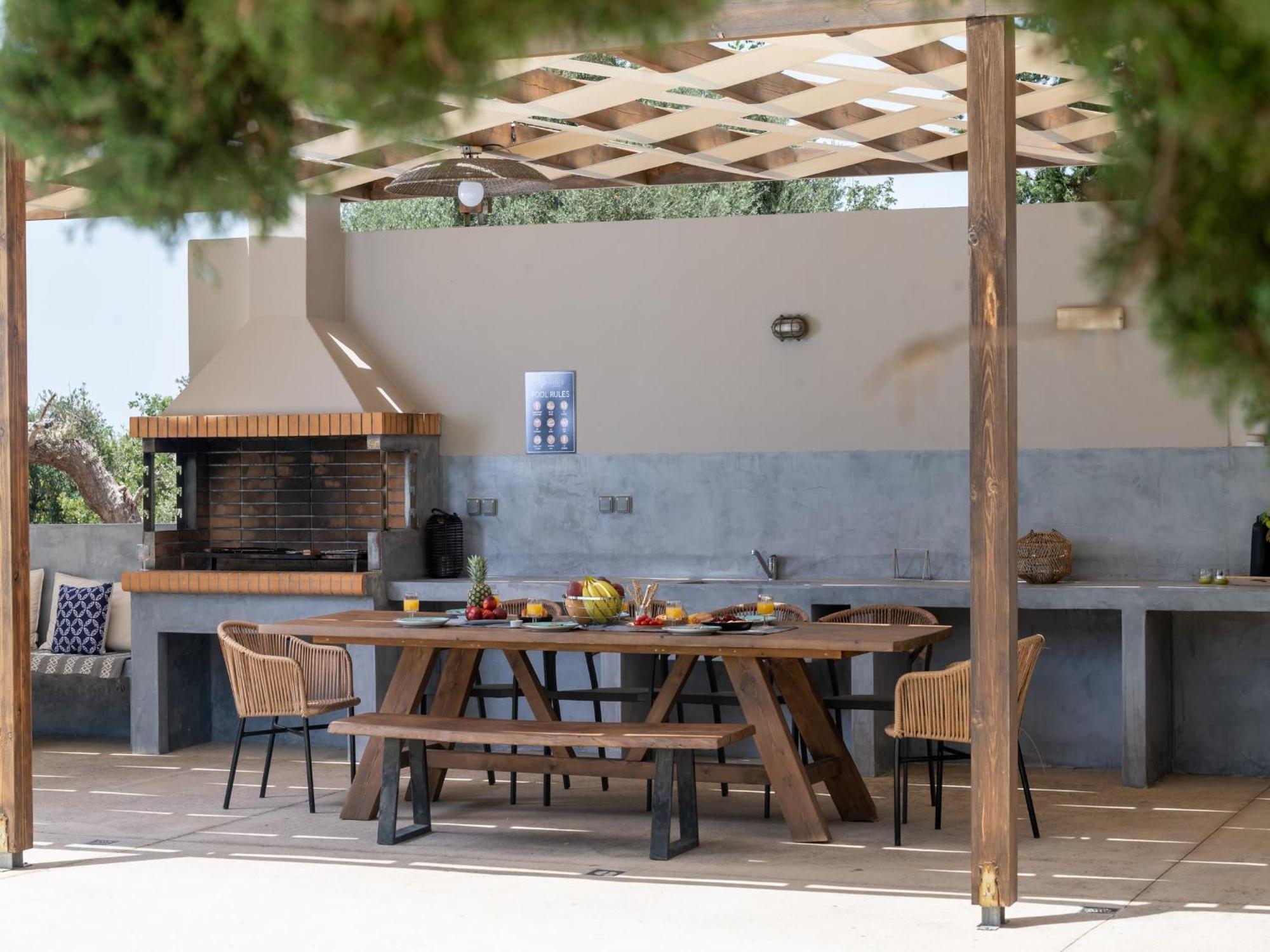 Villa Ellie - Heated Pool, Playground, Garden & Bbq! Vederoi Buitenkant foto