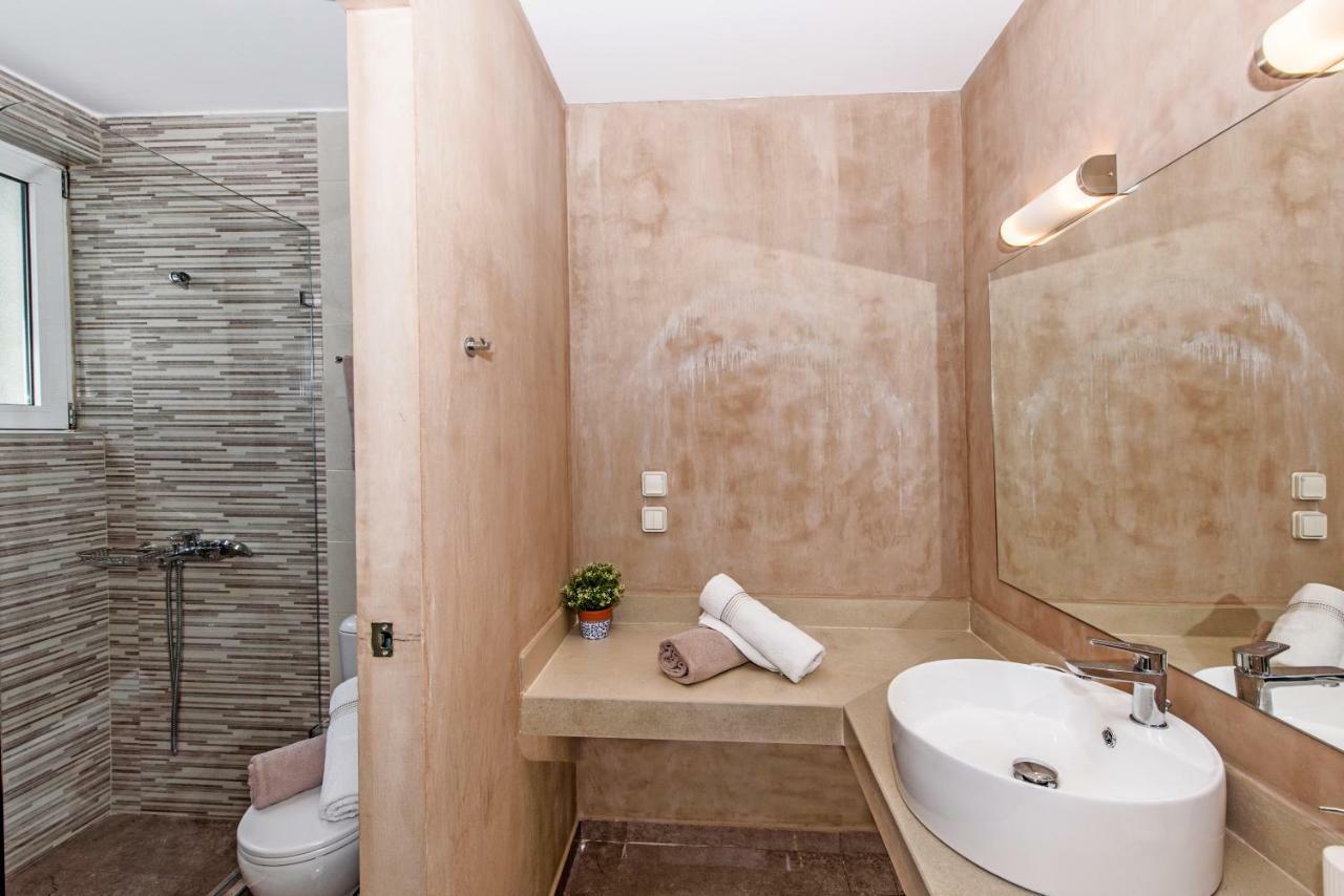 Villa Ellie - Heated Pool, Playground, Garden & Bbq! Vederoi Buitenkant foto