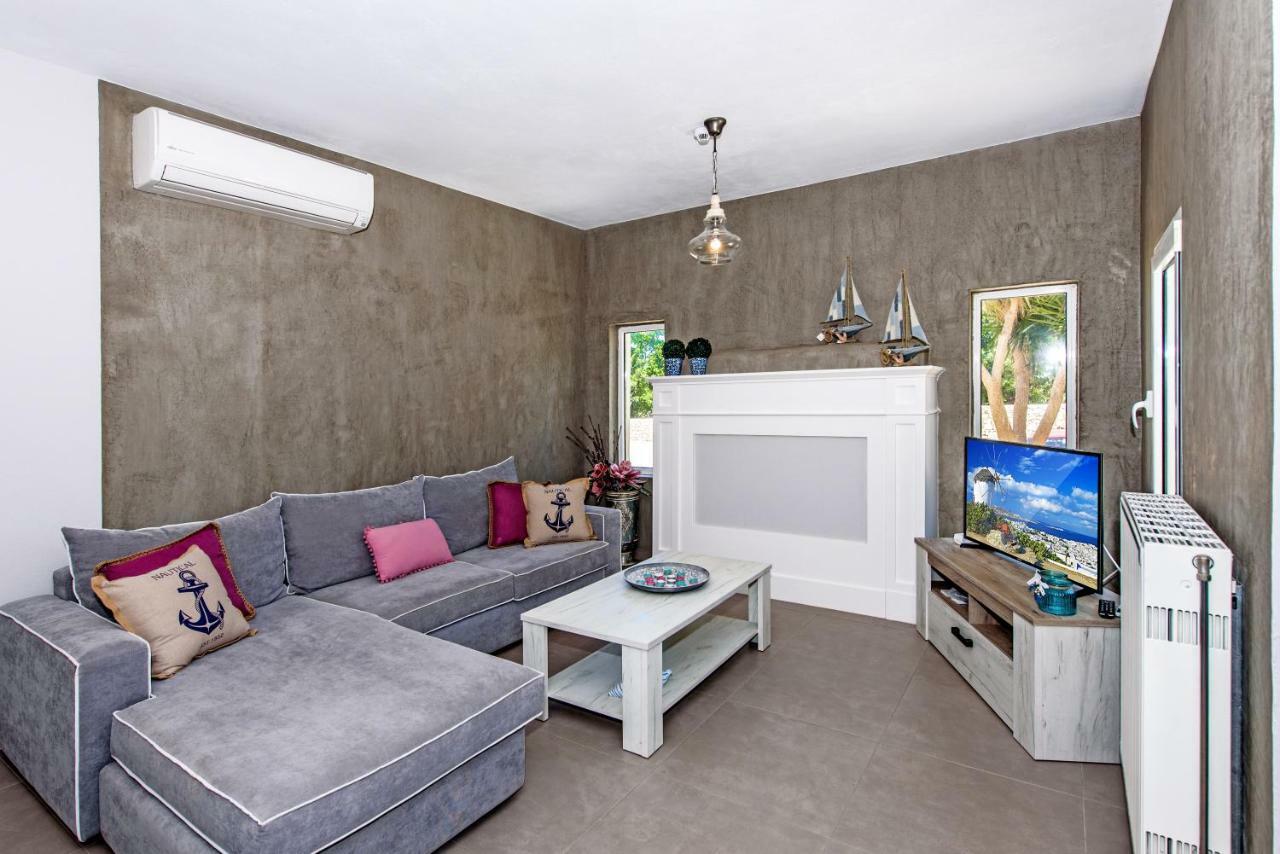Villa Ellie - Heated Pool, Playground, Garden & Bbq! Vederoi Buitenkant foto