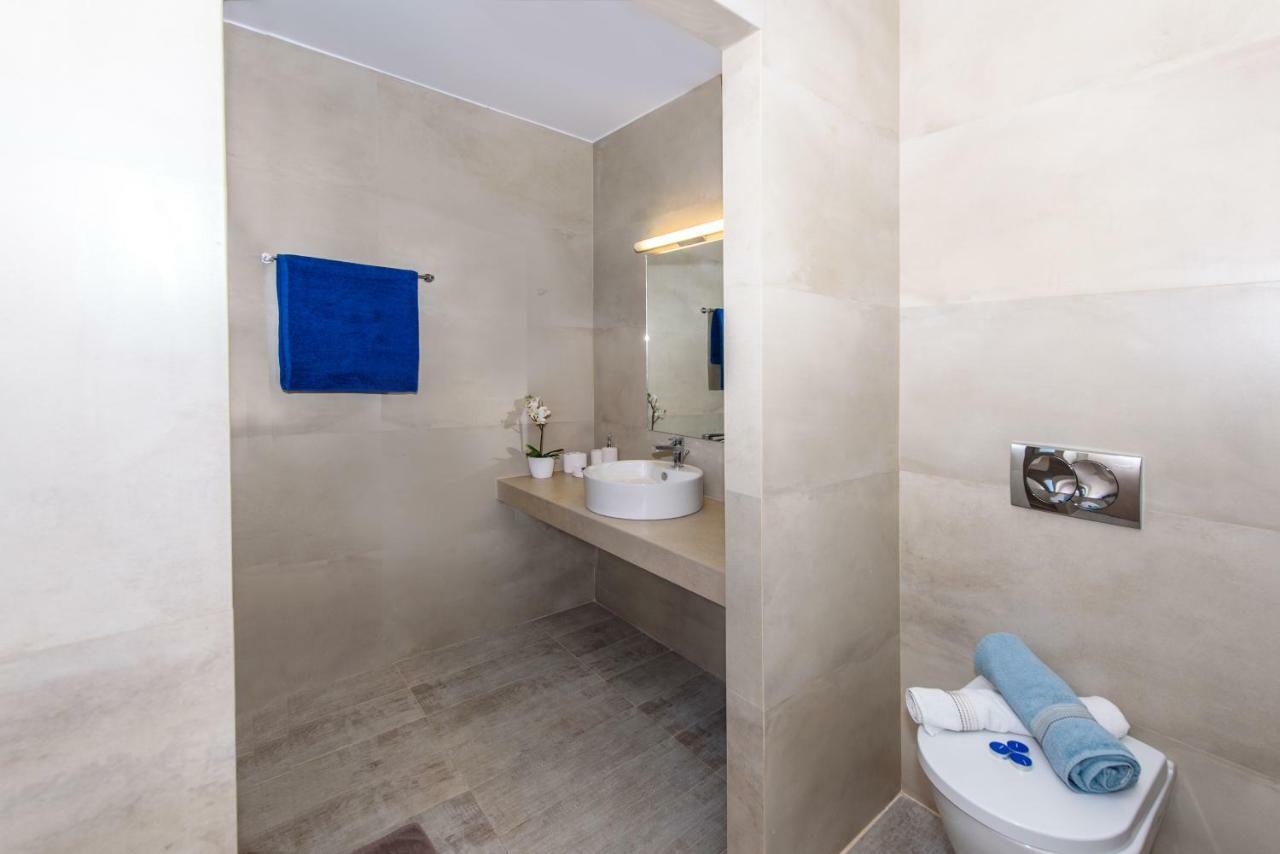Villa Ellie - Heated Pool, Playground, Garden & Bbq! Vederoi Buitenkant foto