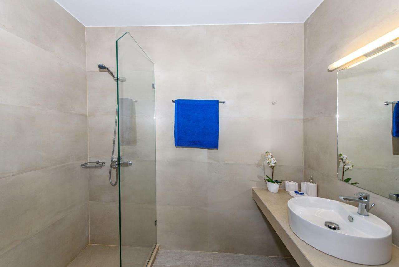 Villa Ellie - Heated Pool, Playground, Garden & Bbq! Vederoi Buitenkant foto