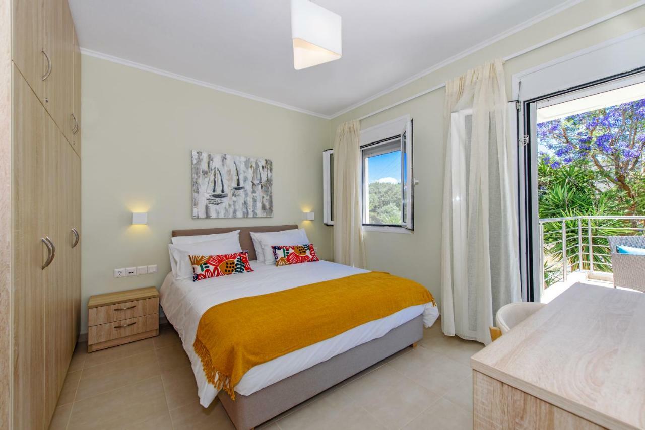 Villa Ellie - Heated Pool, Playground, Garden & Bbq! Vederoi Buitenkant foto